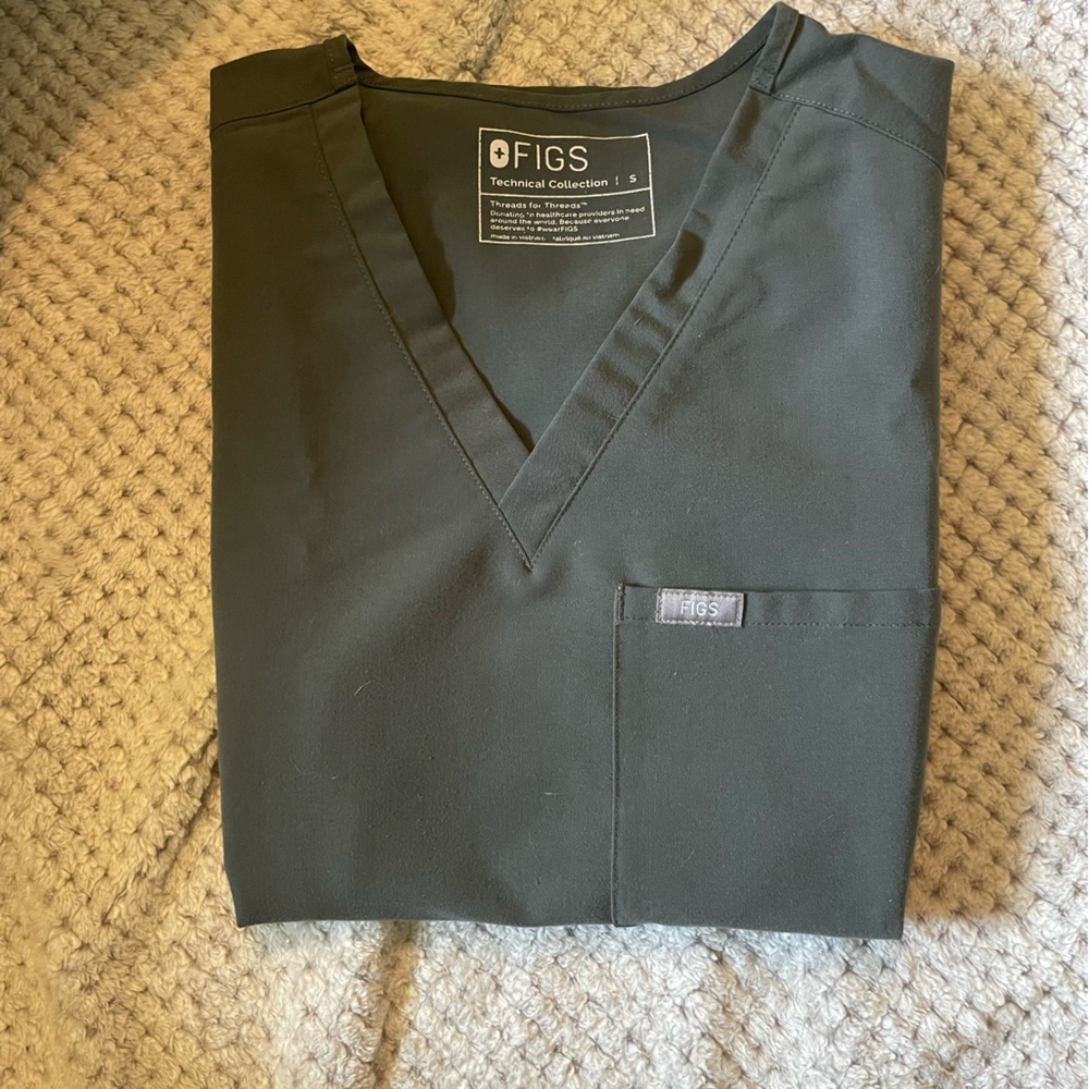 Figs scrub top